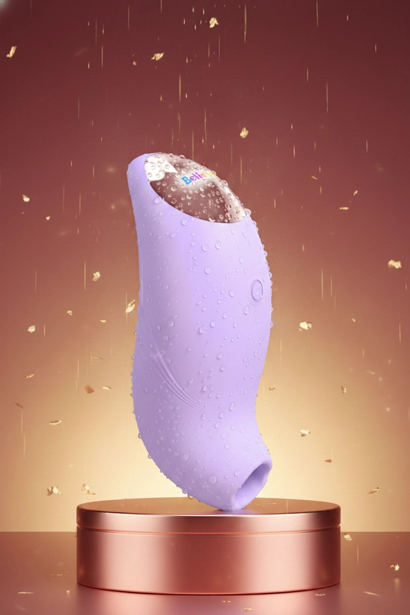 Stimulateur clitoridien Love To Love Believer mauve Flapping Technology langue souple 3 types mouvements 5 intensités écran rétroéclairé format voyage silicone ABS étanche IPX7 rechargeable USB autonomie 1h25