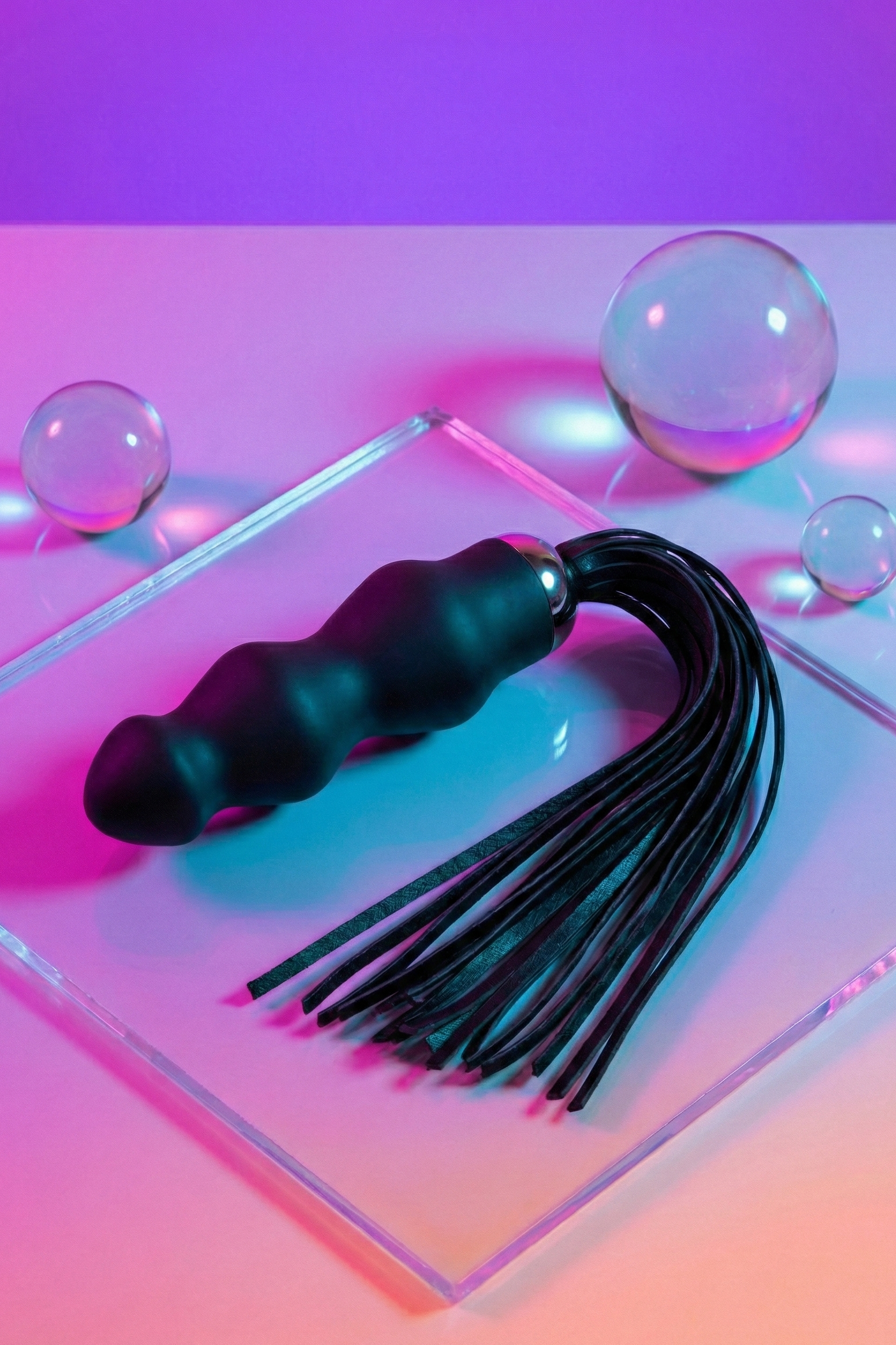 Sextoy 2-en-1 Anal Whip Fetish Tentation, martinet 25 lanières cuir et chapelet anal silicone 3 étages 15cm, sans phtalates, BDSM domination