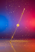 Pince à tétons bijou Contemporary Taboom métal plaqué or sans nickel, anneaux coulissants réglables, médaillon gravé, 31cm, bijou érotique minimaliste