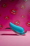 Mini vibromasseur Fairygasm ThrillLeaf bleu collection Yesyesland silicone liquide certifié FDA 10 modes vibration mode silencieux 50dB stimulation zones érogènes format voyage étanche IPX7 rechargeable USB pochette satin 9,8x4,5x2,8cm