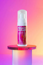 Mousse lubrifiante intime Super Smooth Love to Love 50ml, texture chantilly aérienne, base eau, sans parfum ni parabène, compatible sextoys et préservatifs, fabriquée en France