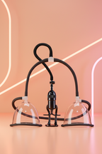 Pompe manuelle pour la poitrine She.E.O avec deux grandes cloches transparentes, tuyau flexible noir et mécanisme central, disponible en tailles S/M et M/L