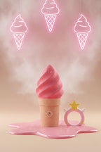 Stimulateur clitoridien Love To Love Cand'Ice Vanilla Pop design cornet glace framboise discret 10 modes vibration anneau prise en main silicone ABS sans phtalates silencieux étanche rechargeable USB magnétique 9,6x4cm