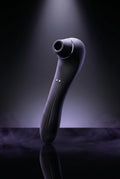 Stimulateur double fonction Wooomy Smooch succion clitoris 10 modes aspiration vibromasseur vaginal 10 niveaux vibration 2 moteurs indépendants incurvé point G silicone ultra doux ABS sans phtalates silencieux étanche rechargeable USB 18,6x4,5cm