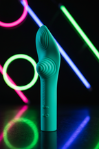 Vibromasseur LunaCharm vert silicone médical certifié FDA flexible ergonomique 10 modes vibration mode silencieux 45dB stimulation clitoridienne vaginale étanche IPX7 rechargeable USB 15,1x4,1cm pochette satin